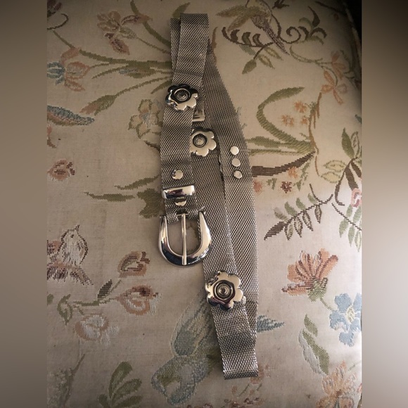 Silver Metal Mesh Daisy Belt - 692 $45 or $40. w/offer - Picture 1 of 4